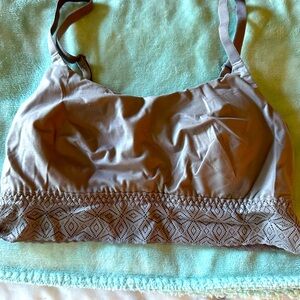 Women’s sports bra